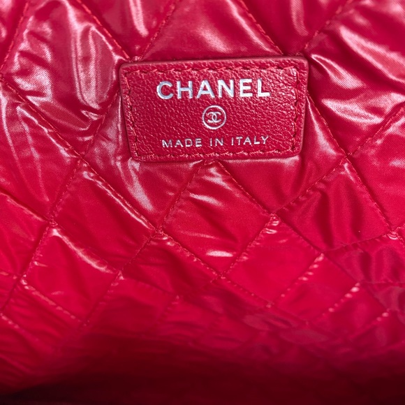 CHANEL Quilted Large Cosmetic Case “O Case”, NEW - Picture 4 of 4